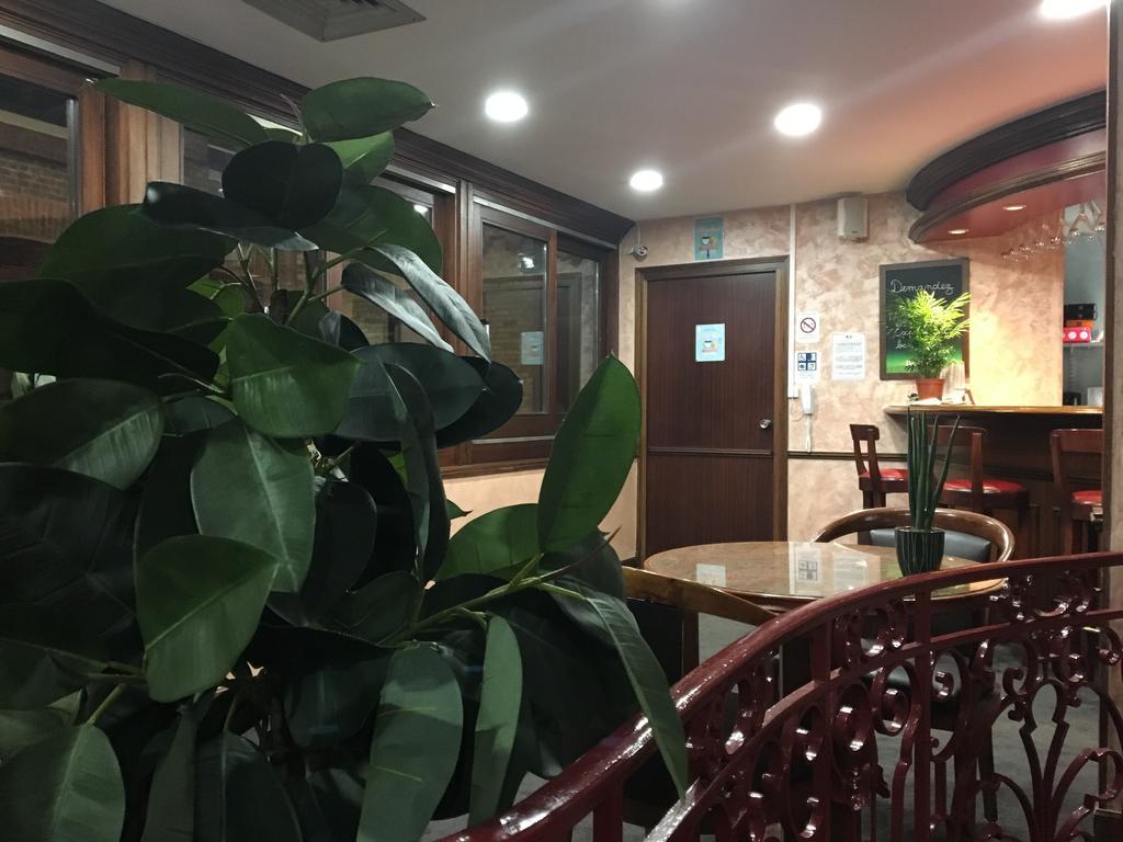 Le Carlton Hotel