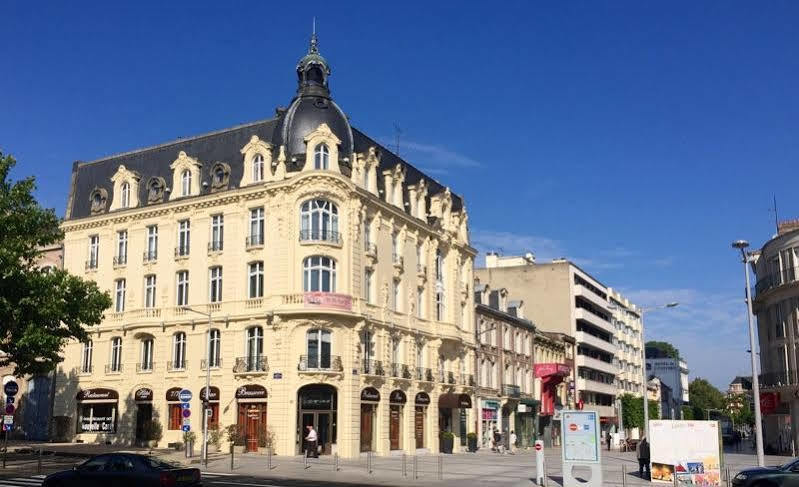 Le Carlton Hotel